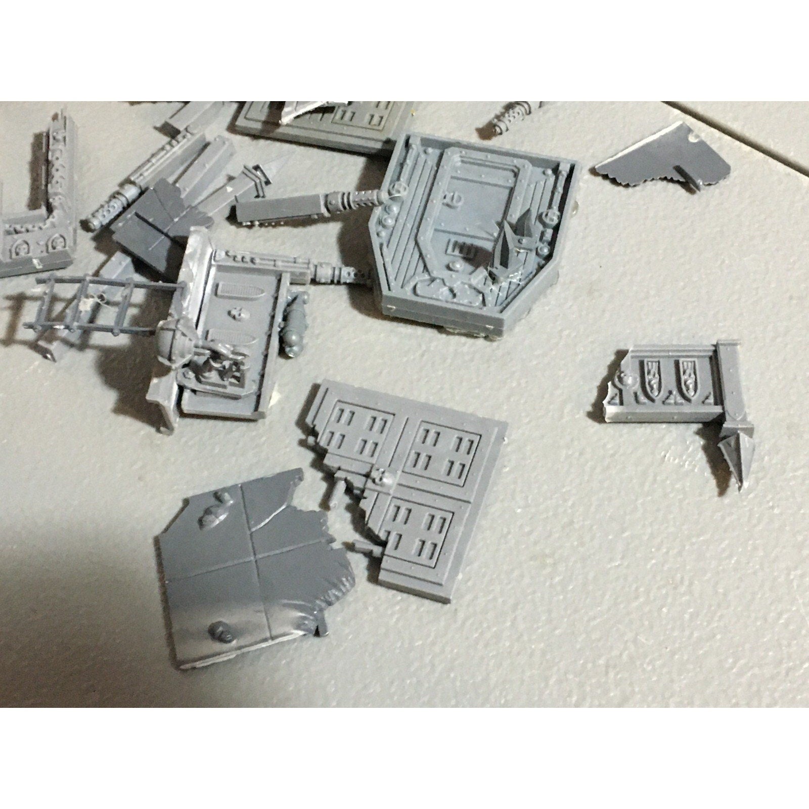 A20099 WARHAMMER 40K NECROMUNDA BITS LOT WALLS LIGHTS GAMES WORKSHOP