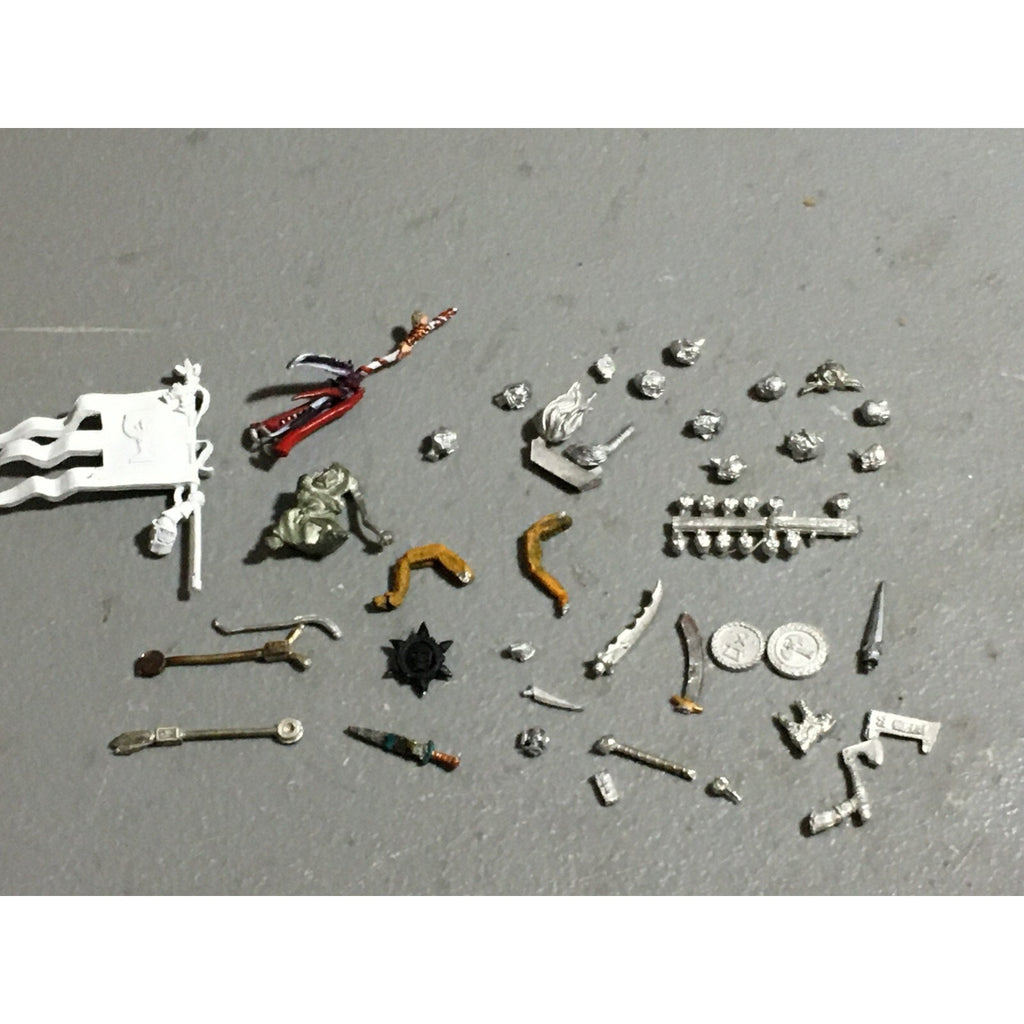 A22408 WARHAMMER FANTASY MIXED METAL BITS LOT HEADS ARMS WEAPONS GW