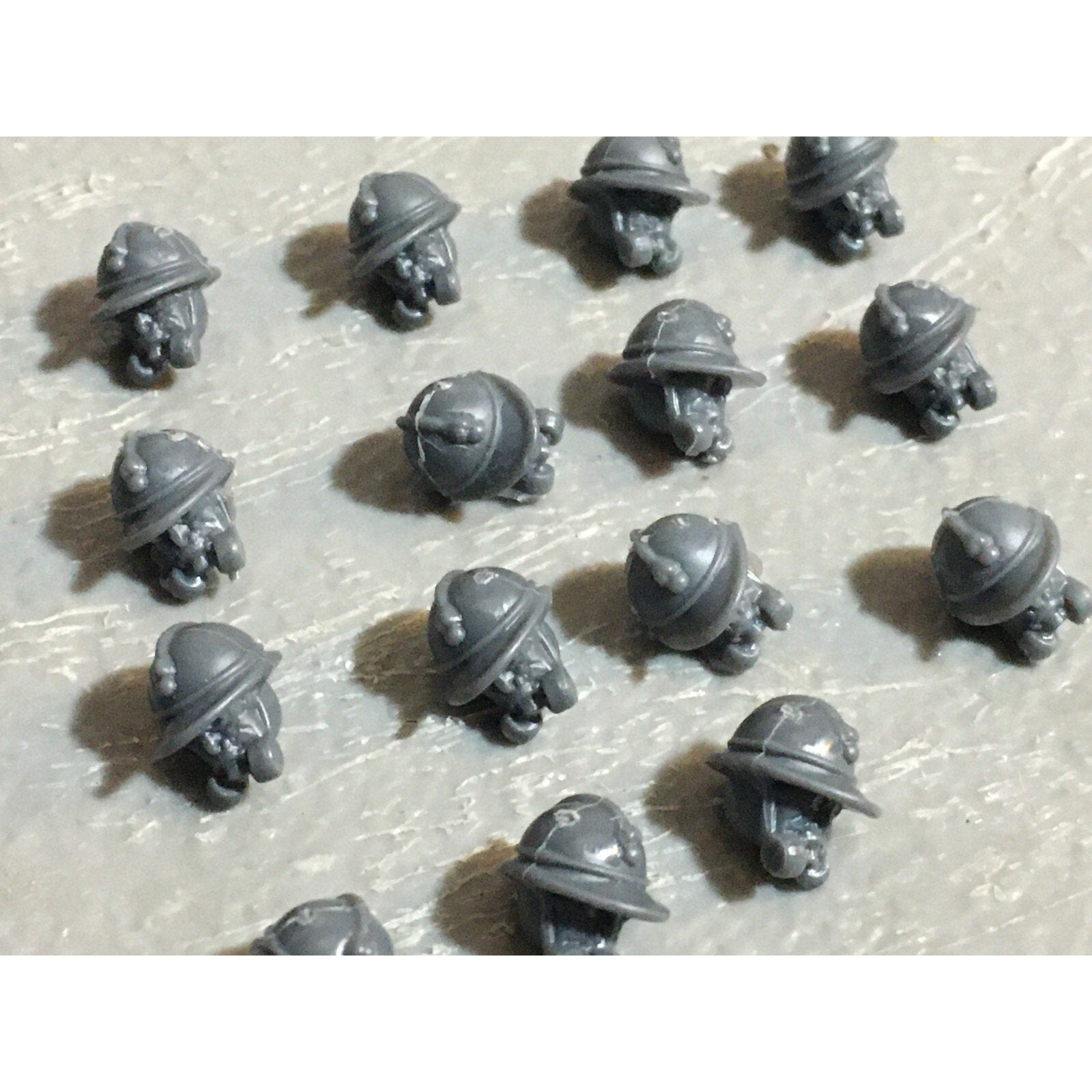 A23032 WARGAMES ATLANTIC HEADS FRENCH ADRIAN HELMET & GASMASK MM BITS LOT MINIS