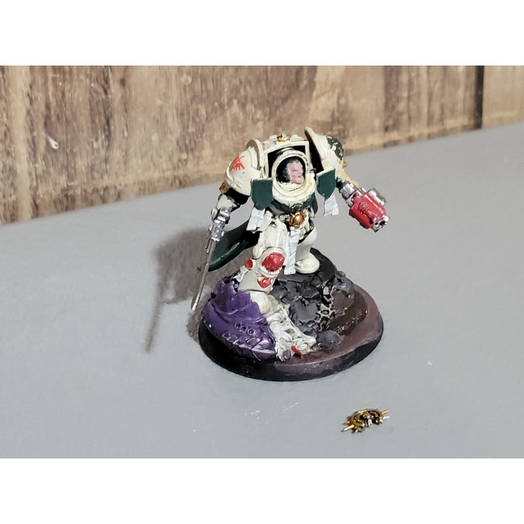 A18345 WARHAMMER 40K SPACE MARINES TERMINATOR CAPTAIN MAG BASE
