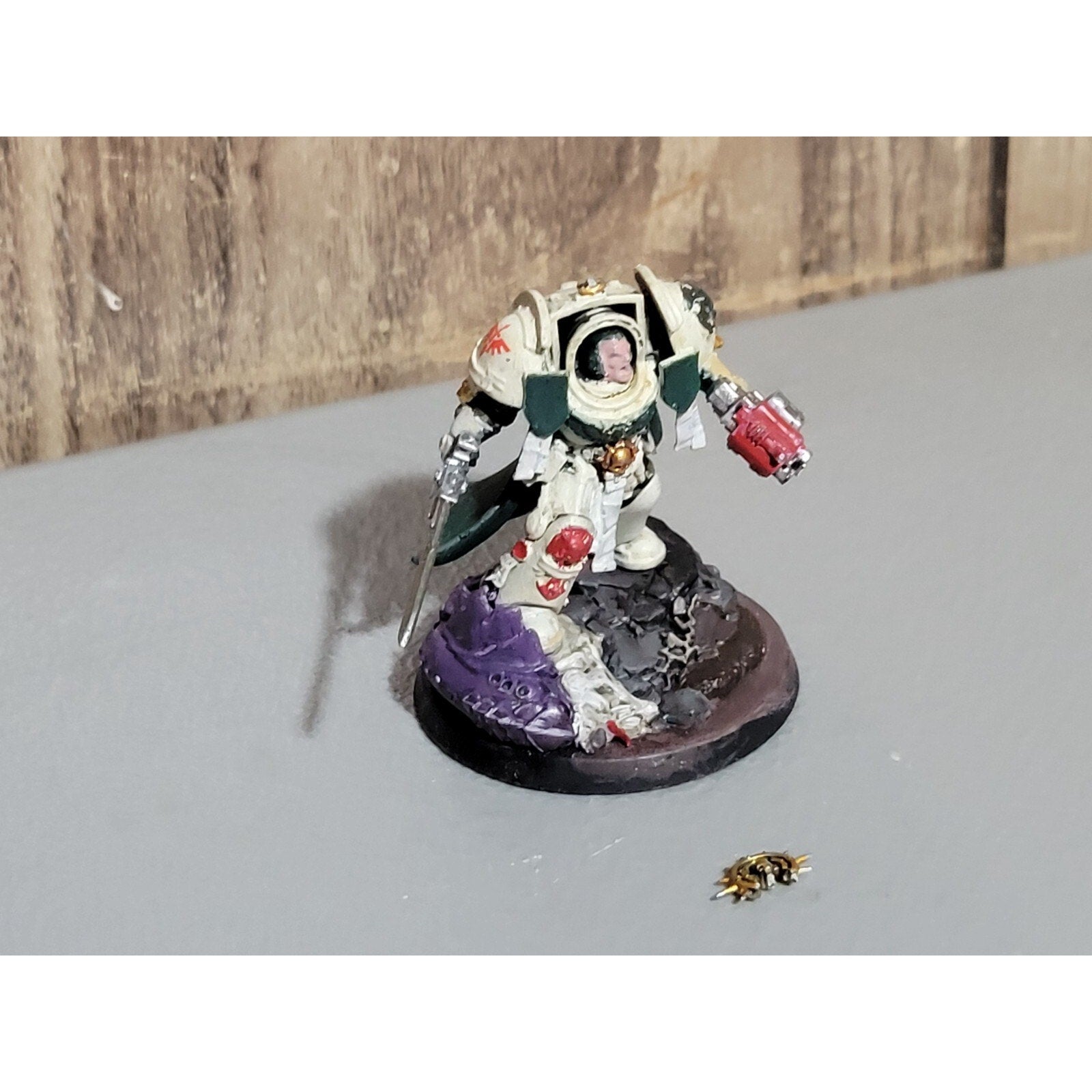 A18345 WARHAMMER 40K SPACE MARINES TERMINATOR CAPTAIN MAG BASE