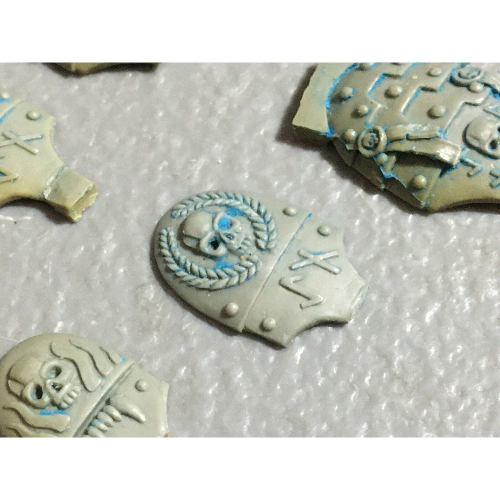 A22425 WARHAMMER 40K FORGEWORLD SPACE WOLVES PLATES ACCESSORY BITS LOT