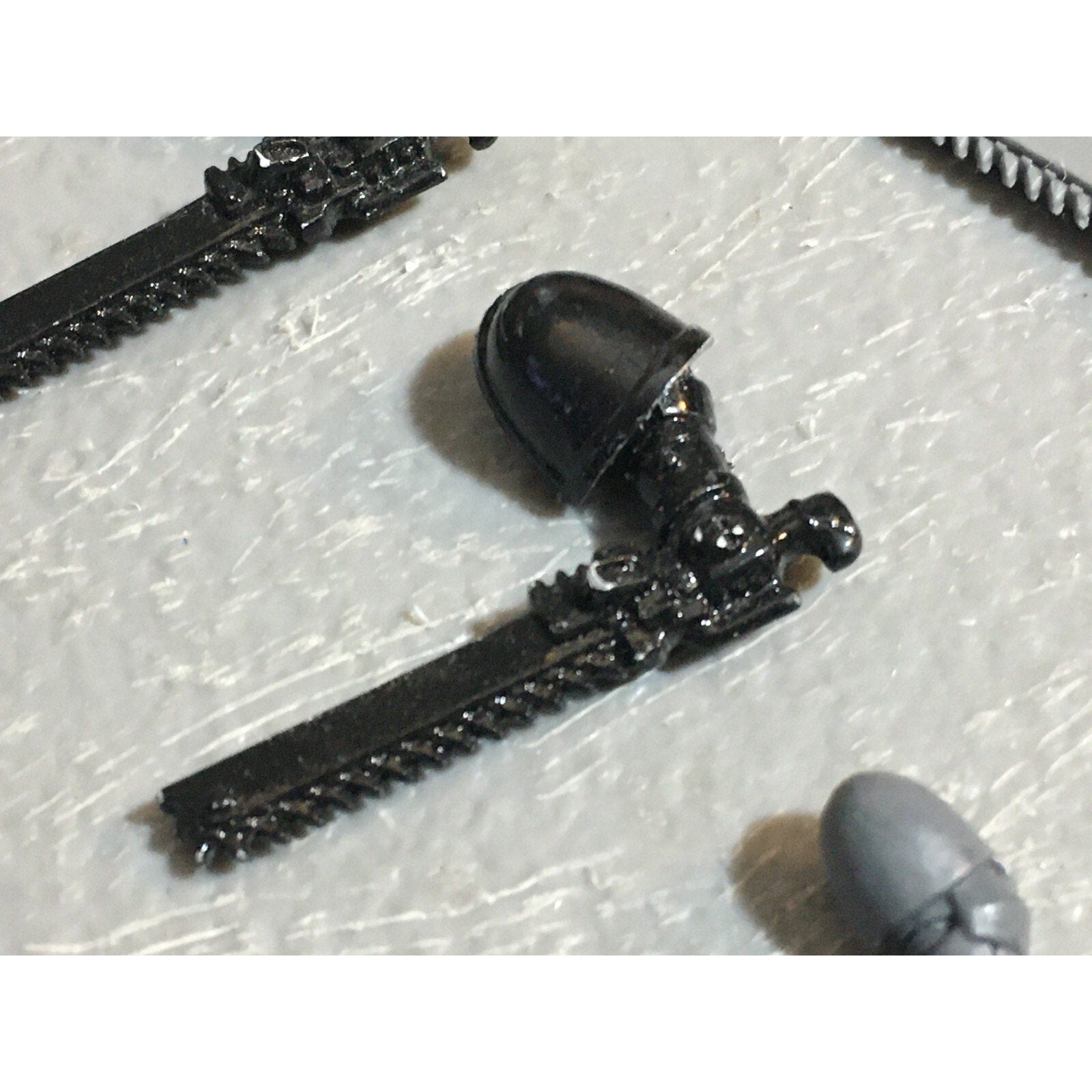A22971 WARHAMMER 40K SPACE MARINES BITS LOT CHAINSWORD POWER FIST GAMES WORKSHOP