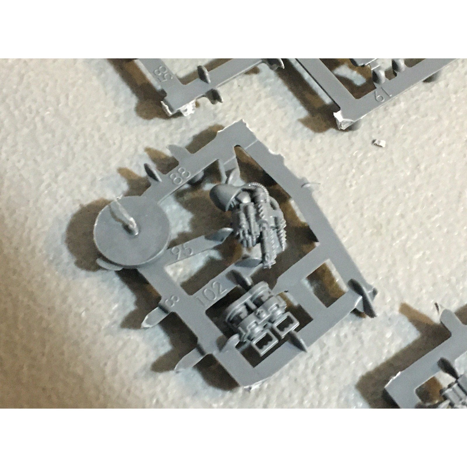 A29497 WARHAMMER 40K SPACE MARINES DARK ANGELS BITS ON SPRUE LOT RAVENWING GW