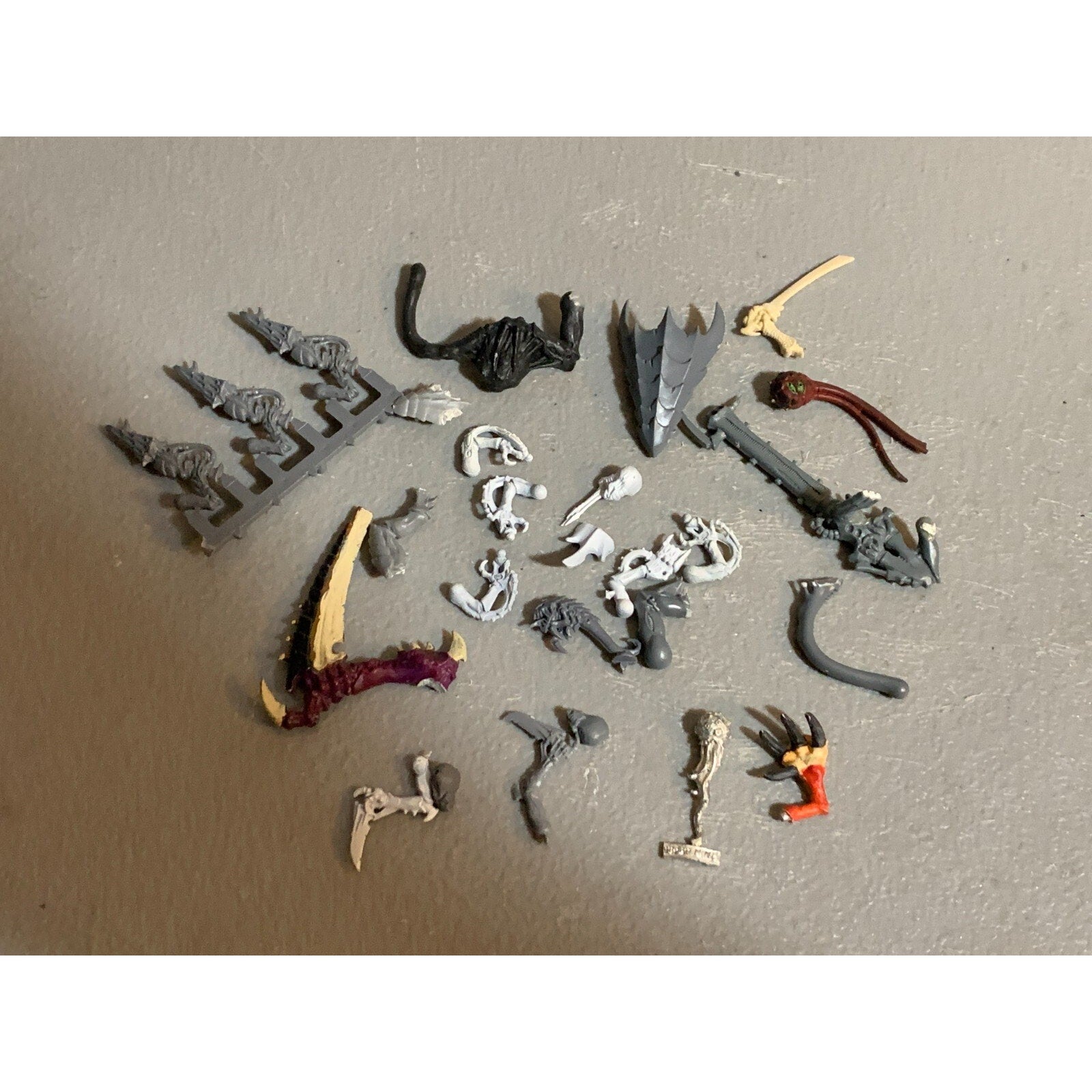 A23286 WARHAMMER 40K TYRANIDS INCOMPLETE BITS LOT SOME METAL OOP GW