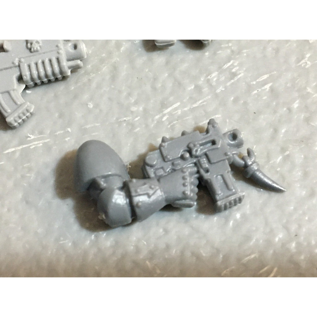 A23093 WARHAMMER 40K CHAOS SPACE MARINES BITS LOT ARMS BOLTERS GAMES WORKSHOP GW