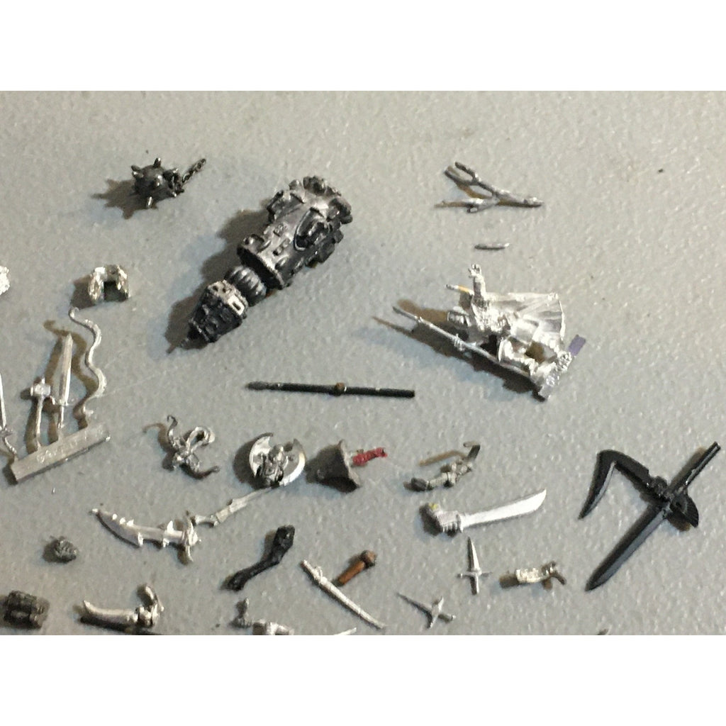 A32593 UNKNOWN MINIATURES METAL BITS LOT SWORD HEAD THRONE WEAPON CAPTAIN
