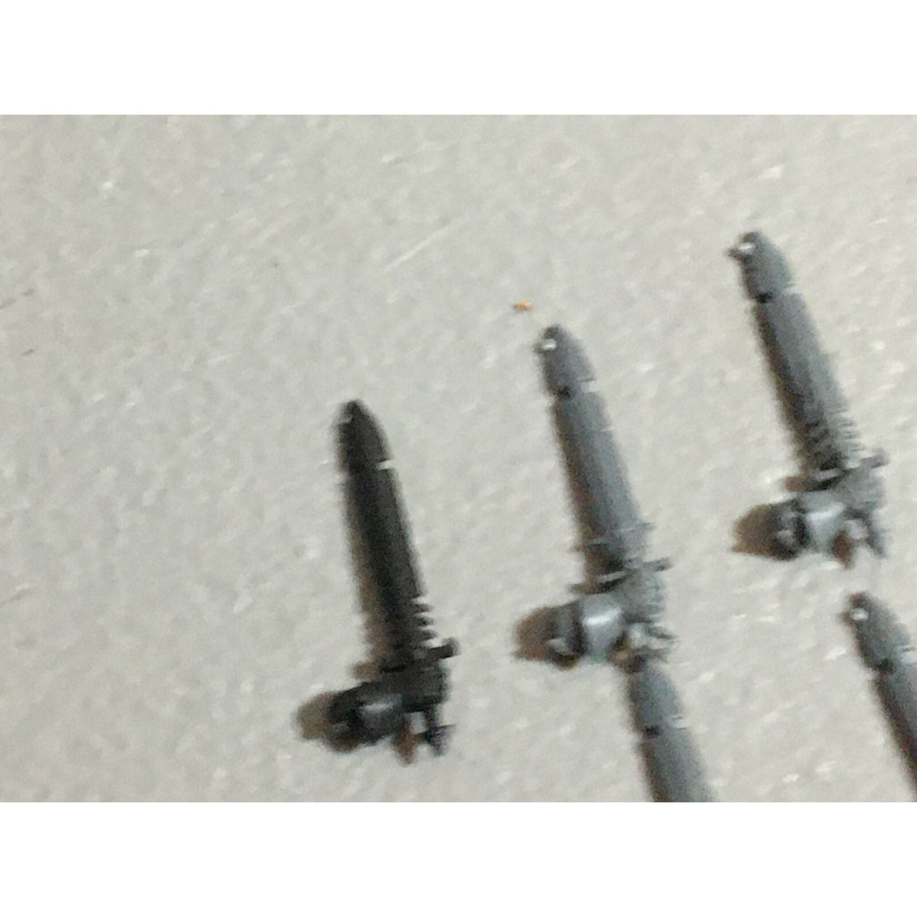 A22221 WARHAMMER FANTASY CHAOS MORTALS BITS LOT SWORD HANDS GAMES WORKSHOP