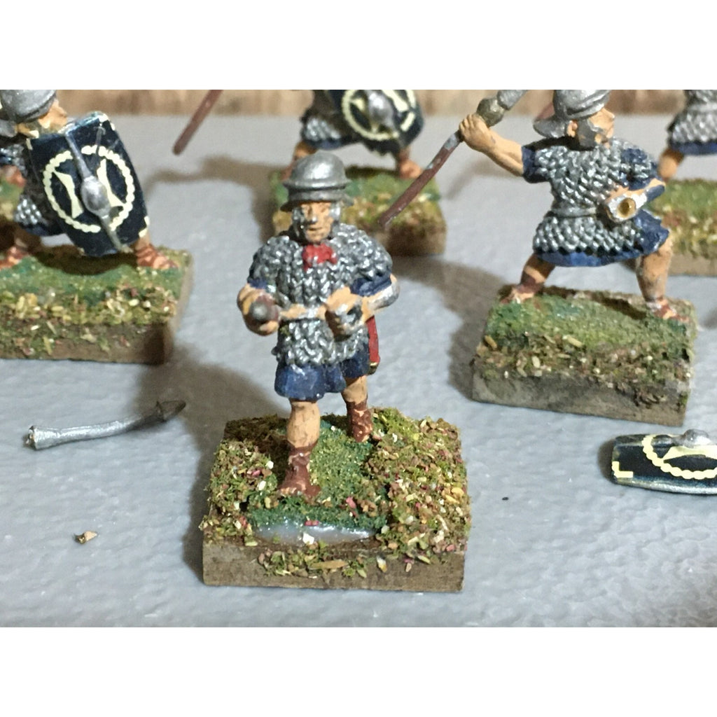 A23531 UNKNOWN METAL MINIATURES SOLDIERS WARRIORS ROMAN MISS 2 SPEARS