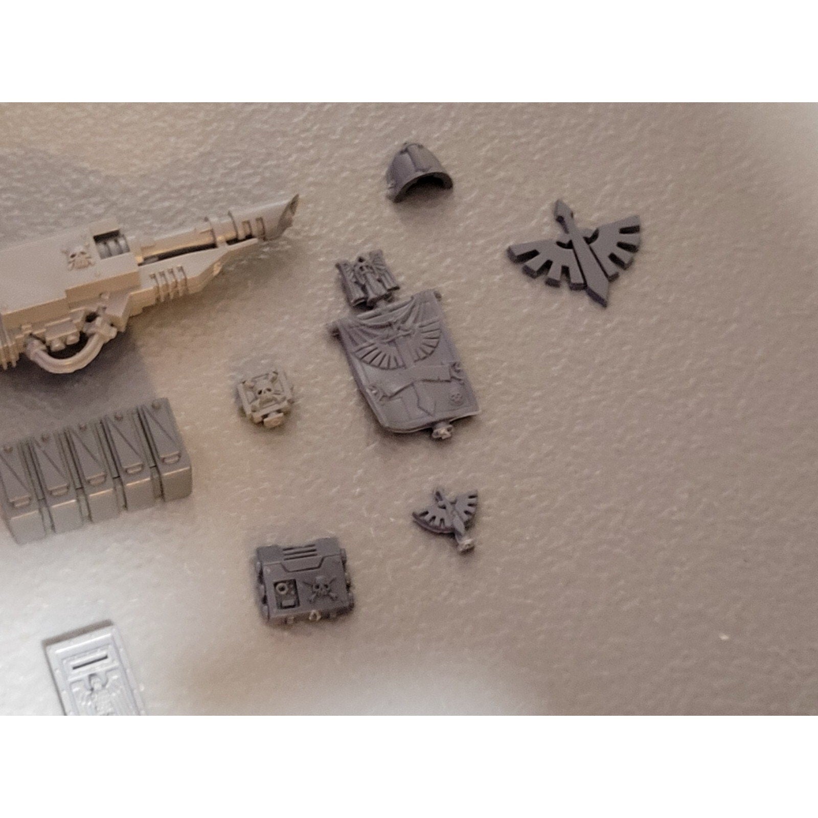 A18906 WARHAMMER 40K SPACE MARINES BITS LOT TANK RHINO RAZORBACK DARK ANGELS