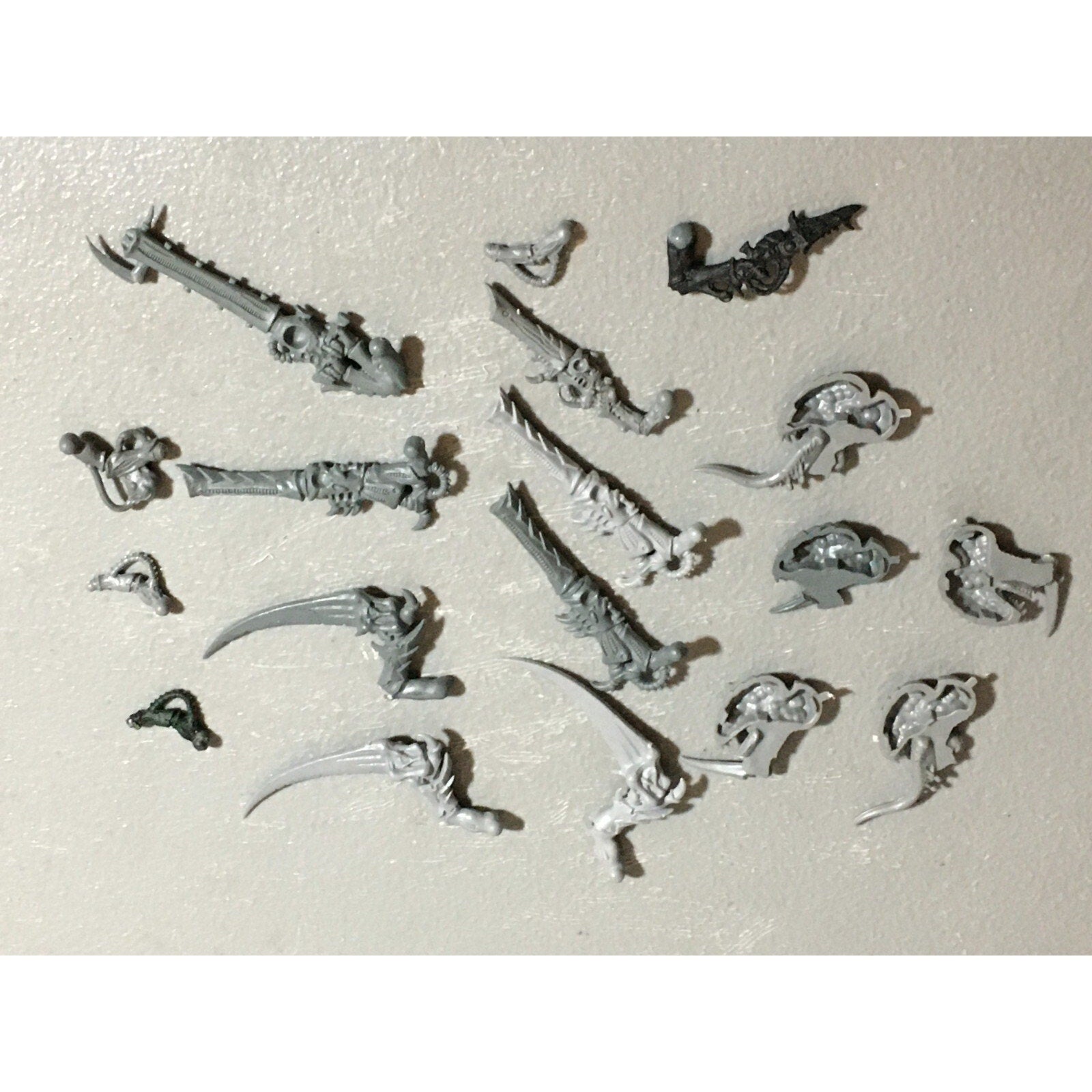 A22315 WARHAMMER 40K TYRANIDS BITS LOT MIXED GAMES WORKSHOP GW