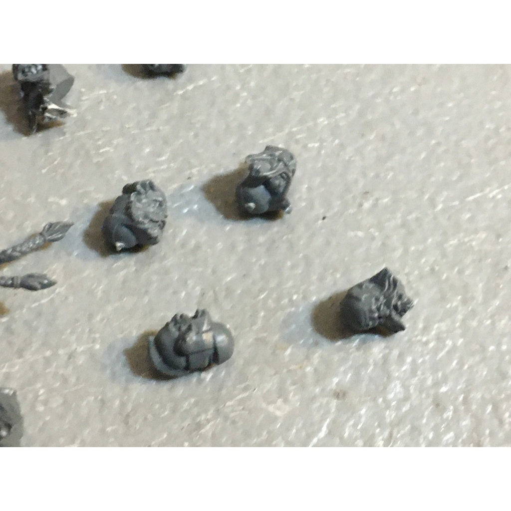 A31433 WARHAMMER 40K SPACE MARINES WOLVES BITS LOT HEADS GREY BLOOD GW
