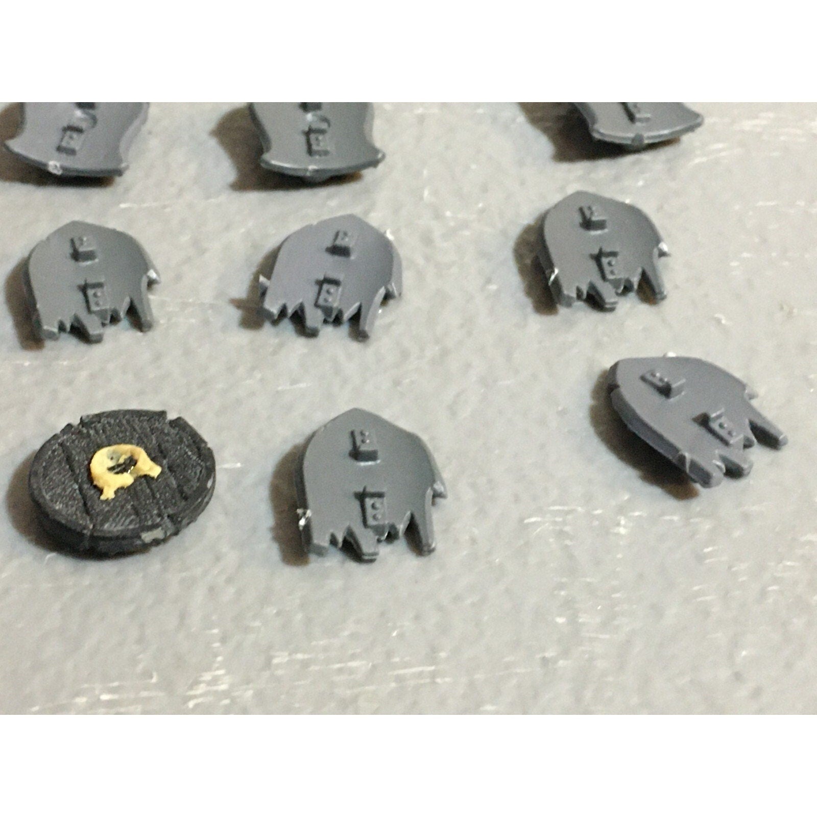 A23407 WARHAMMER FANTASY VAMPIRE COUNTS UNDEAD BITS LOT SHIELDS GAMES WORKSHOP