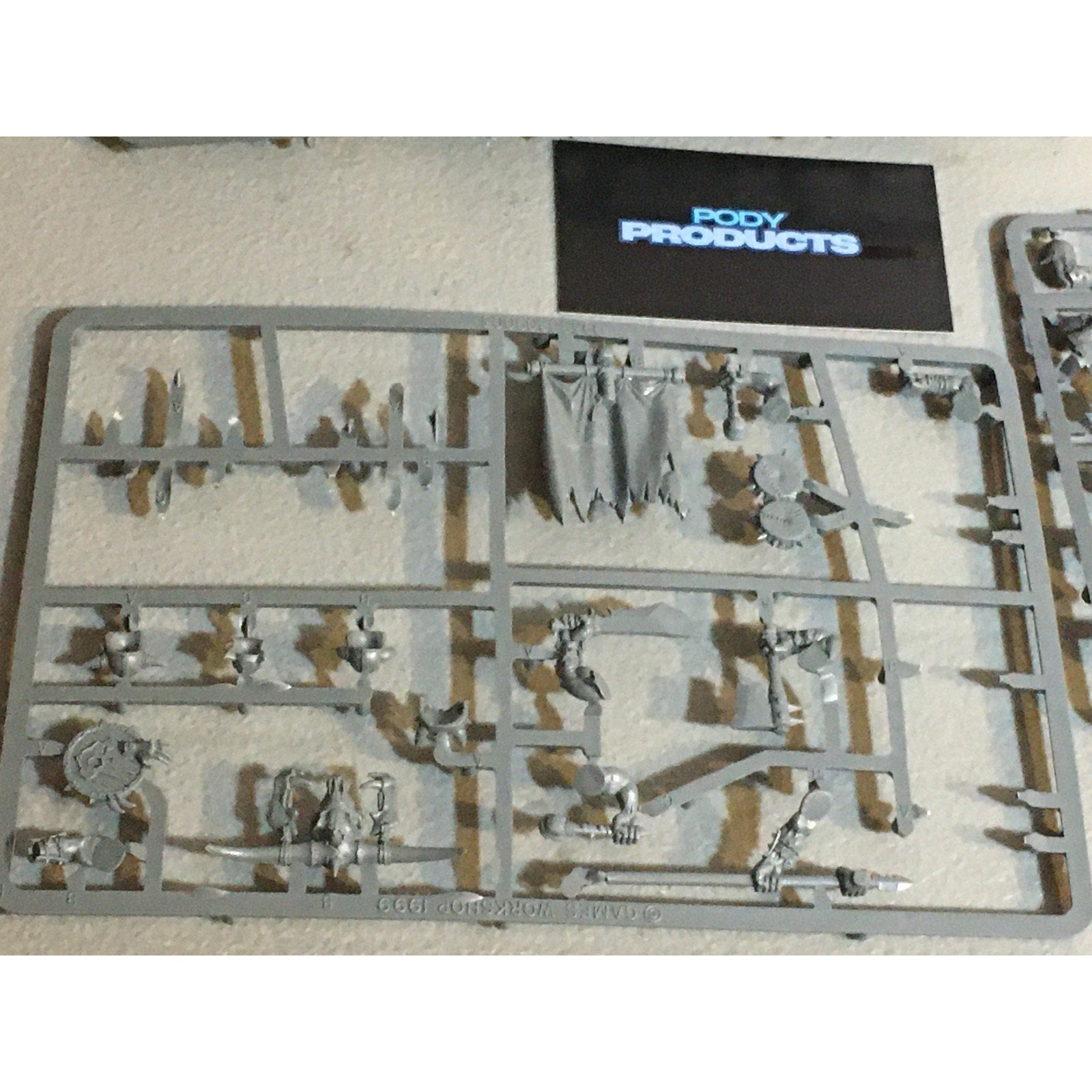 A33697 WARHAMMER FANTASY ORCS & GOBLINS BITS ON SPRUE LOT ORC BOYZ GW
