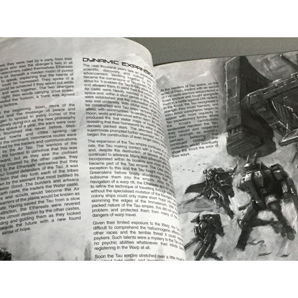 BOOK GAMES WORKSHOP WARHAMMER 40K TAU EMPIRE 4TH ED SB USED