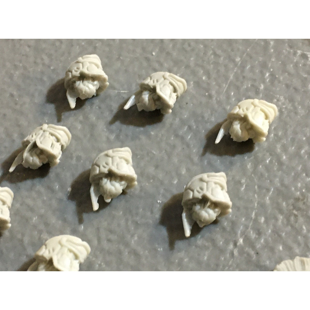 A32539 PUPPETSWAR MINIATURES PLASTIC FANTASY SPARTAN HELMET HEADS BITS PACK LOT