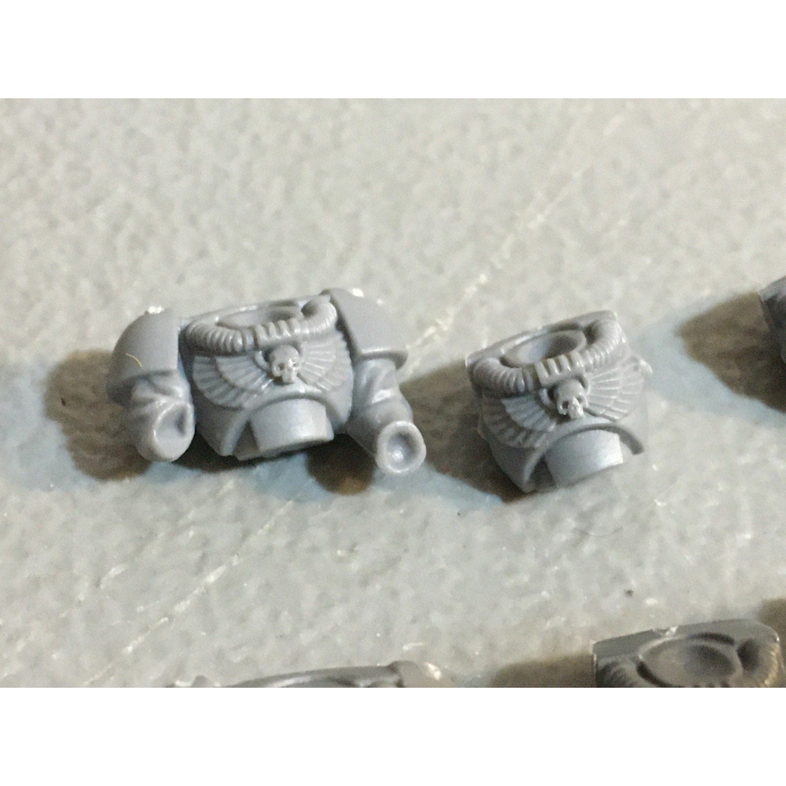 A33844 WARHAMMER 40K SPACE MARINES BITS LOT SCOUTS TORSO CHEST GW
