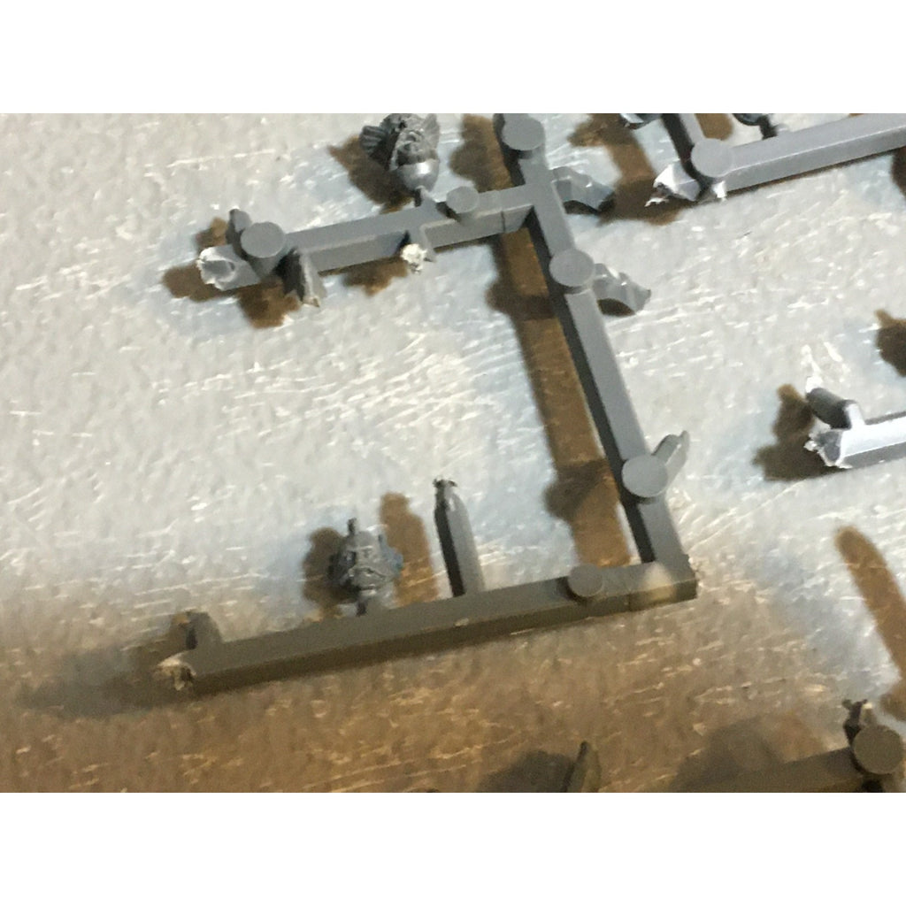 A24577B WARHAMMER 40K SPACE MARINES WOLVES BITS LOT HEADS 18 PK GAMES WORKSHOP