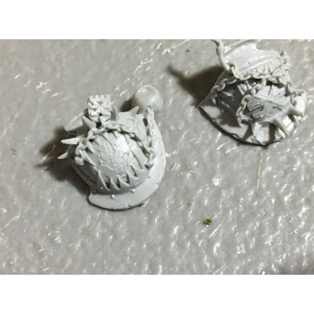 A22428 WARHAMMER 40K FORGEWORLD MIXED BITS LOT BARRELS WORLD EATER SHOULDER PADS