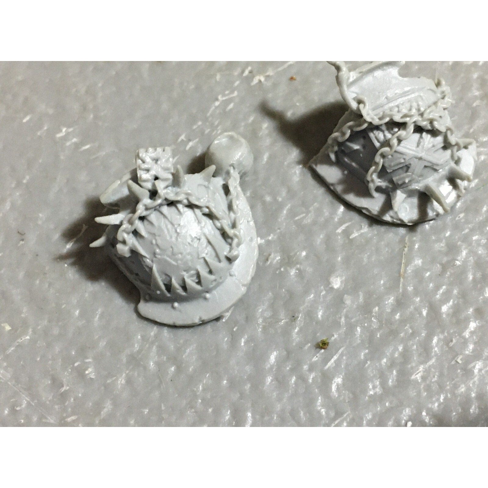 A22428 WARHAMMER 40K FORGEWORLD MIXED BITS LOT BARRELS WORLD EATER SHOULDER PADS