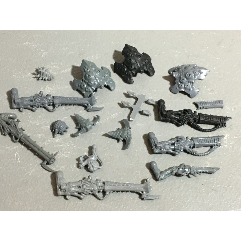 A22318 WARHAMMER 40K TYRANIDS BITS LOT MIXED GAMES WORKSHOP GW