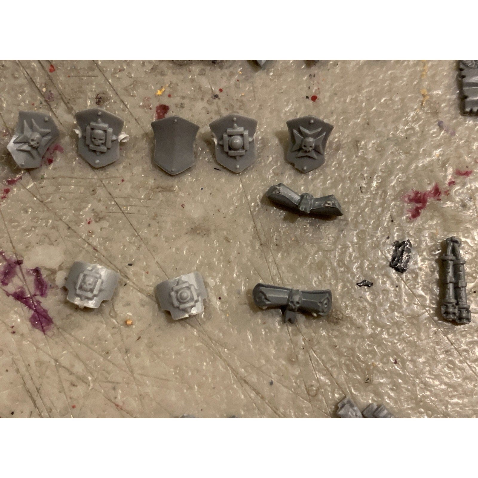 A23192 WARHAMMER 40K SPACE MARINES BITS LOT BLACK TEMPLARS OATHS SHIELD SWORD