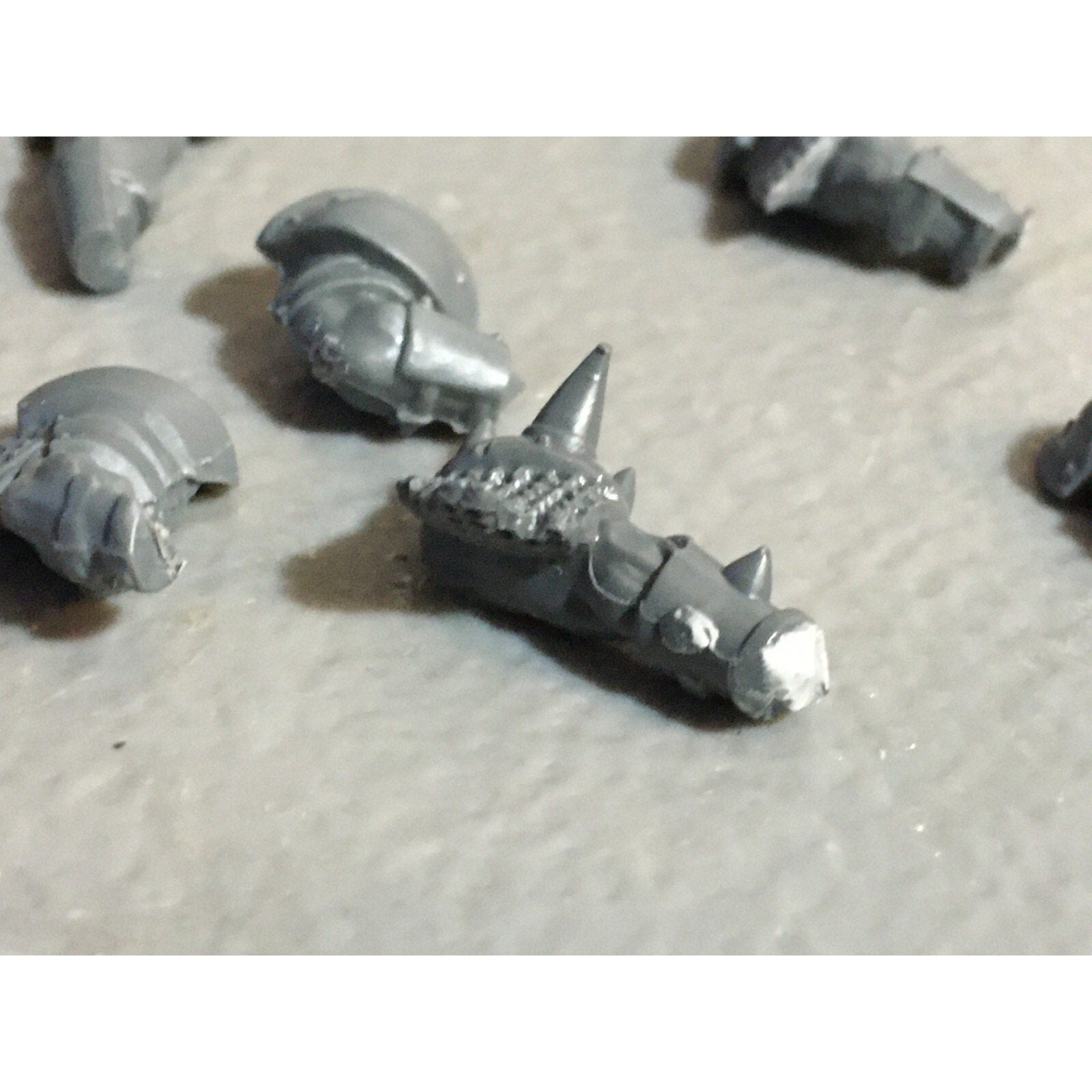 A23234 WARHAMMER FANTASY CHAOS BEASTMEN BITS LOT BESTIGOR ARMS HEADS GW