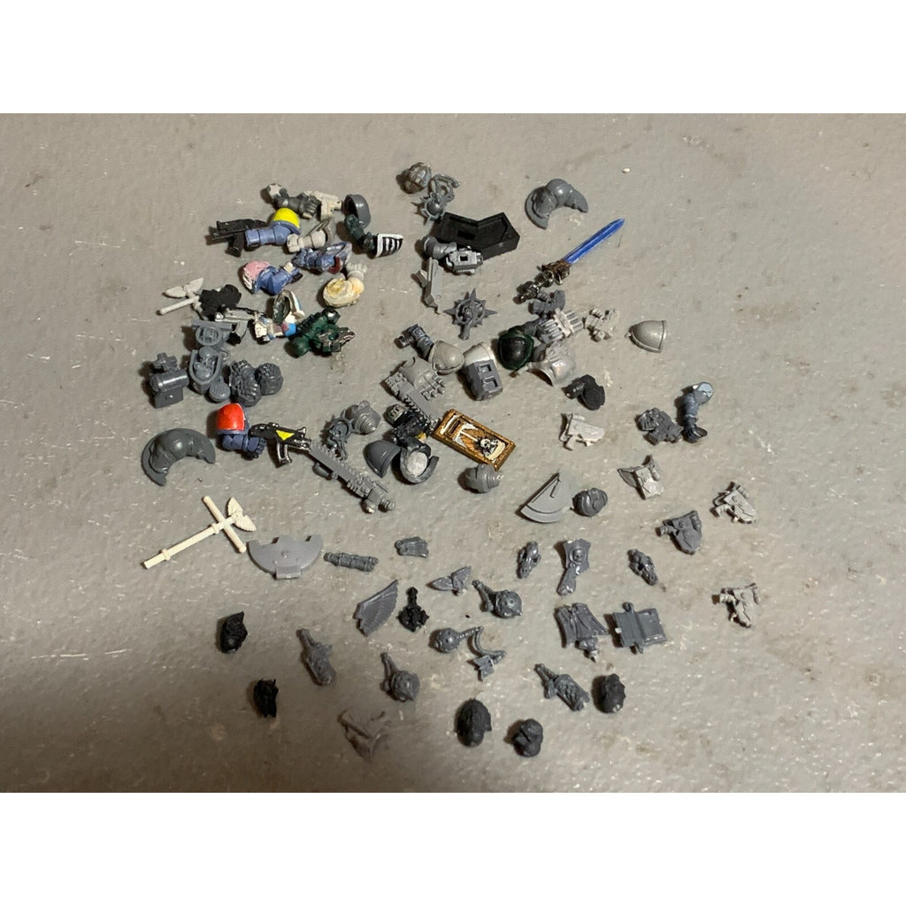 A23310 WARHAMMER 40K SPACE MARINES BITS LOT SOME SPACE WOLVES HEADS ARMS GUNS