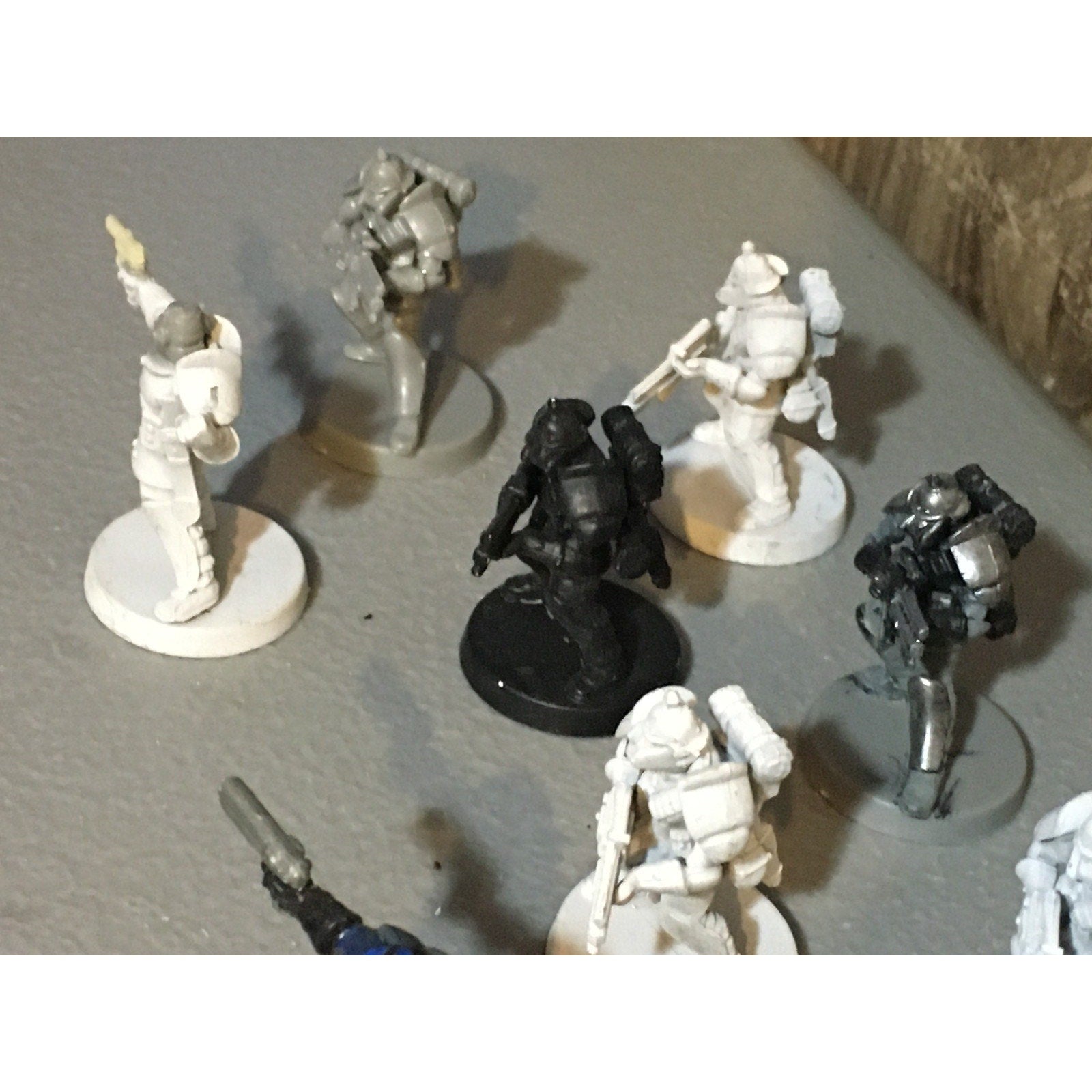 A30064 UNKNOWN TABLE TOP SCI-FI POWER ARMOR SOLDIERS 9 PK MISS 1 ARM WAR GAMES