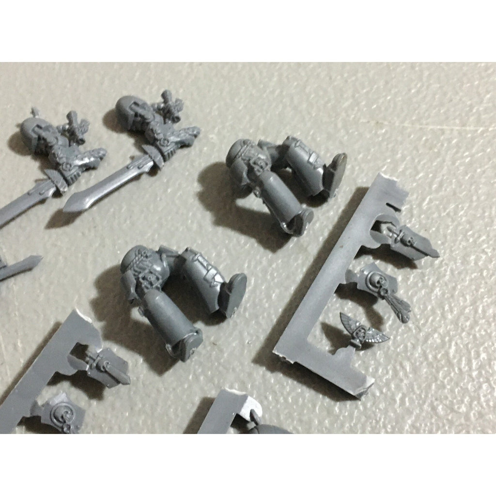 A19888 WARHAMMER 40K DARK ANGELS BITS LOT TERMINATOR LEGS SHOULDER PADS