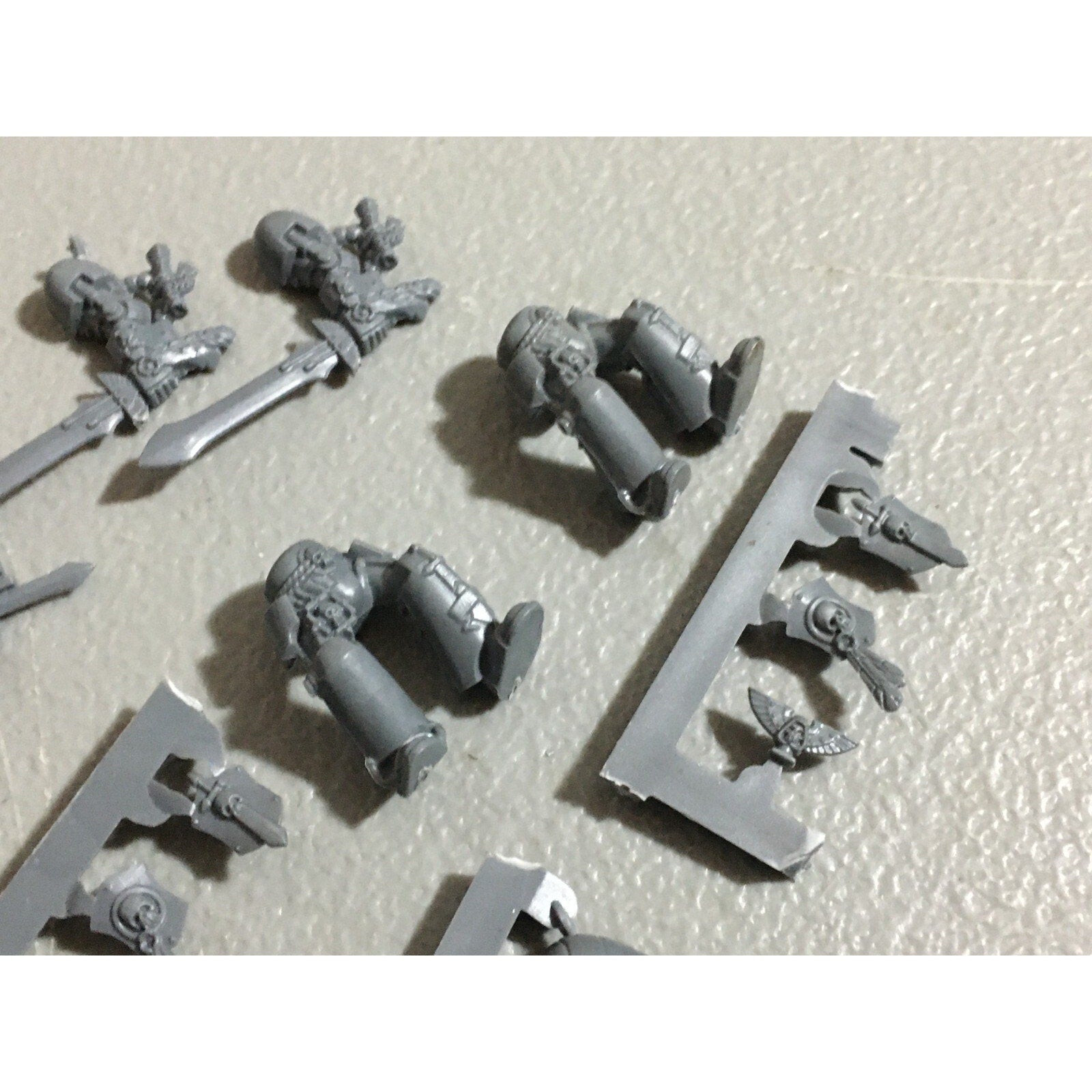 A19888 WARHAMMER 40K DARK ANGELS BITS LOT TERMINATOR LEGS SHOULDER PADS