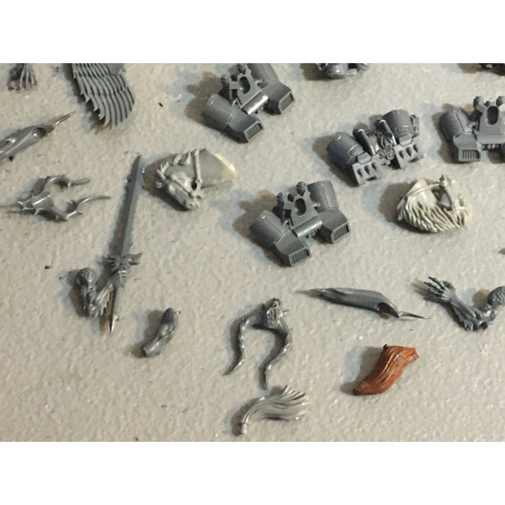 A32586 WARHAMMER 40K FANTASY RANDOM BITS LOT BLOOD ANGELS DAEMON UNDEAD GW