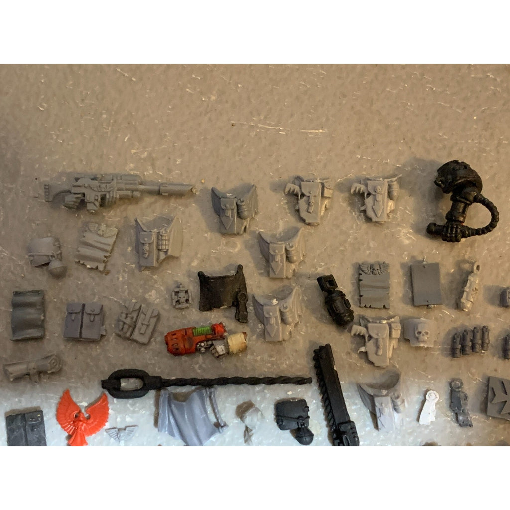 A23328 WARHAMMER 40K SPACE MARINES BITS LOT GUN HOLSTERS HIP ACCESSORIES GW