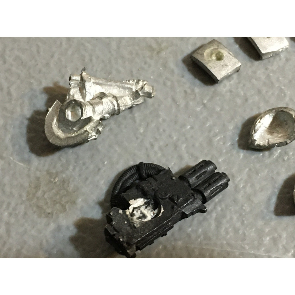 A32484 WARHAMMER 40K SPACE MARINES METAL BIT LOT SHOULDER PAD PLATE MULTIMELTA