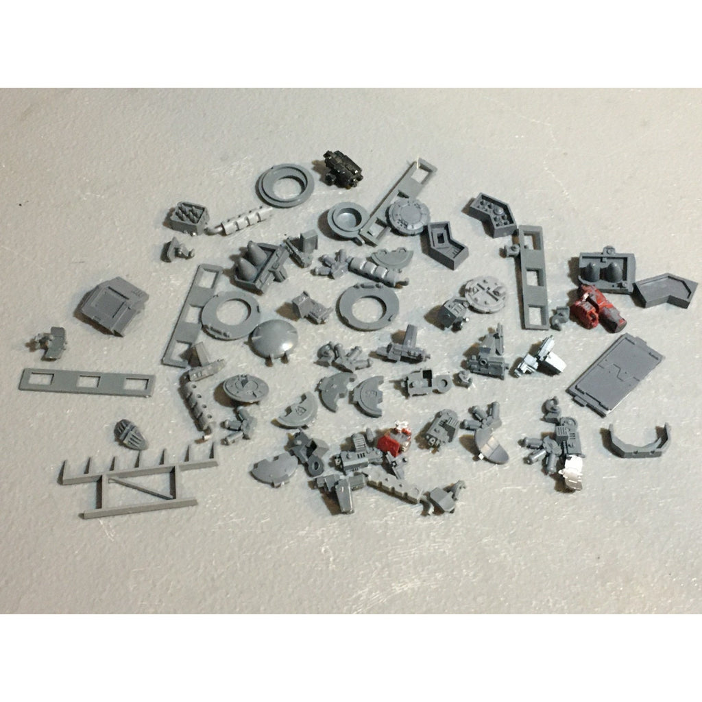 A24525 WARHAMMER 40K SPACE MARINES BITS LOT TANKS LIDS ACCESSOIRES
