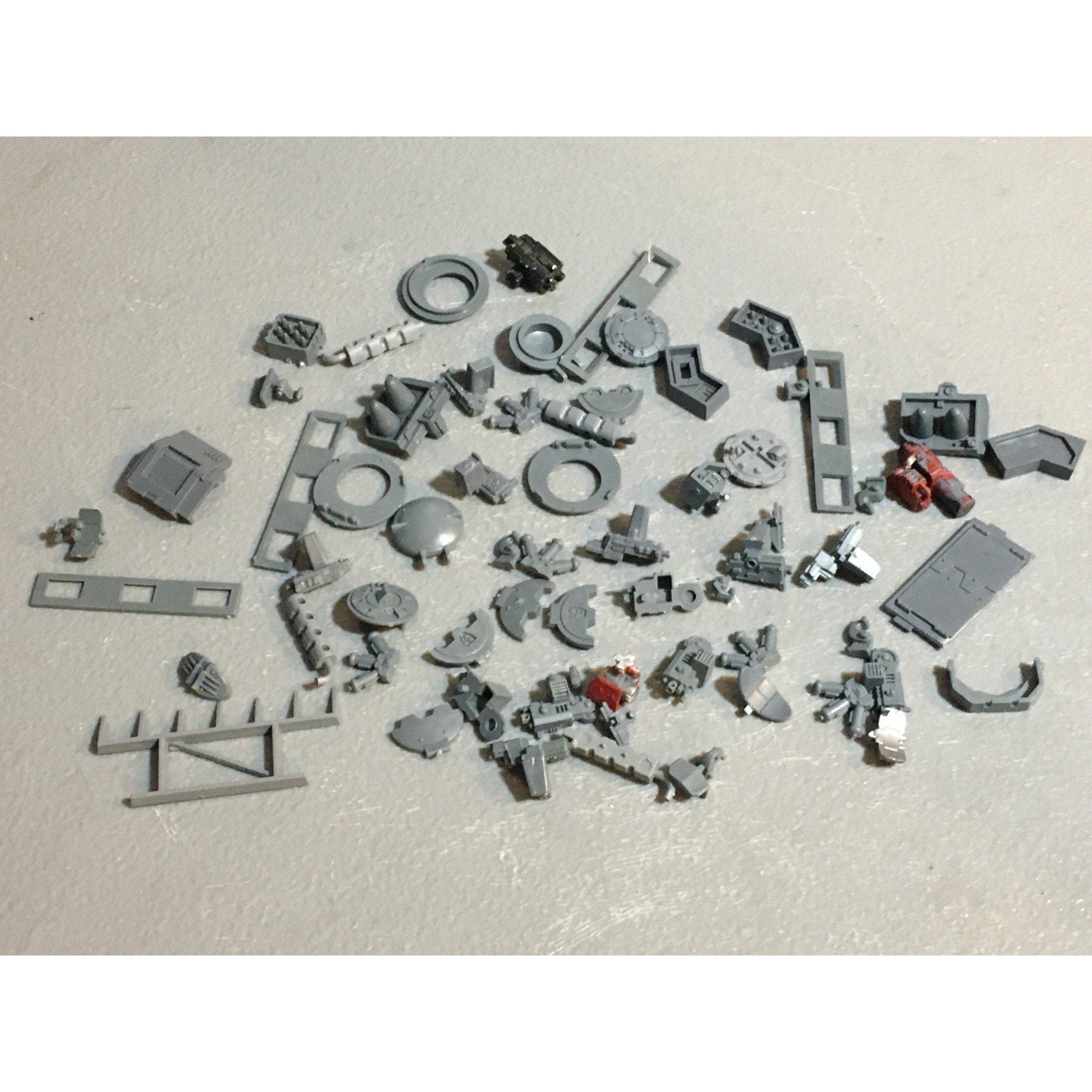 A24525 WARHAMMER 40K SPACE MARINES BITS LOT TANKS LIDS ACCESSOIRES