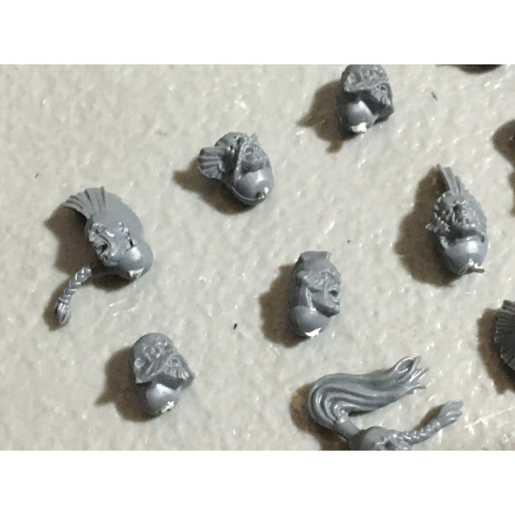 A22545 WARHAMMER 40K SPACE MARINES WOLVES BITS LOT HEADS GAMES WORKSHOP GW