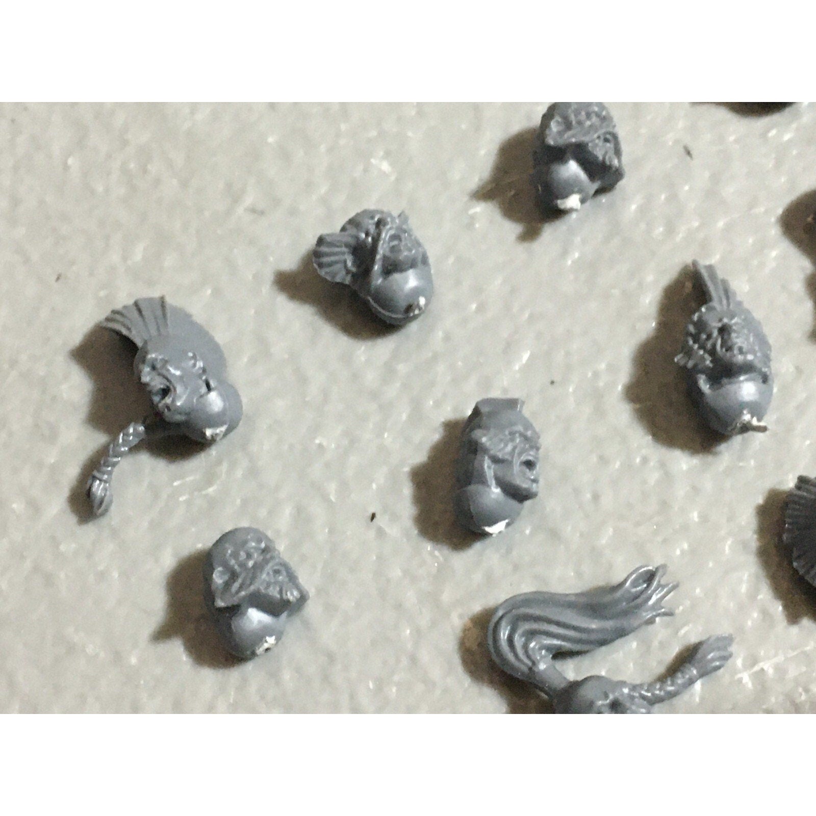 A22545 WARHAMMER 40K SPACE MARINES WOLVES BITS LOT HEADS GAMES WORKSHOP GW