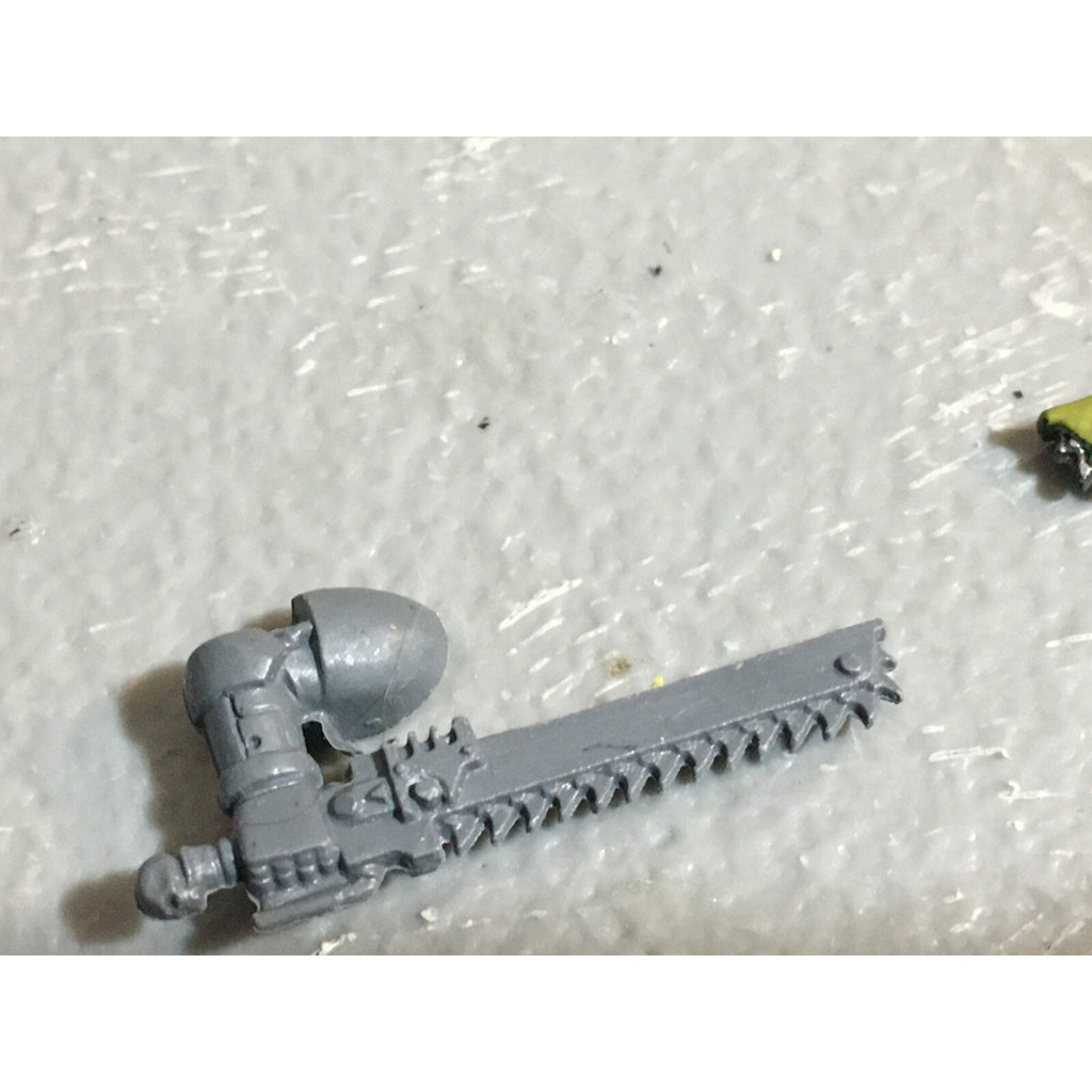 A22971 WARHAMMER 40K SPACE MARINES BITS LOT CHAINSWORD POWER FIST GAMES WORKSHOP