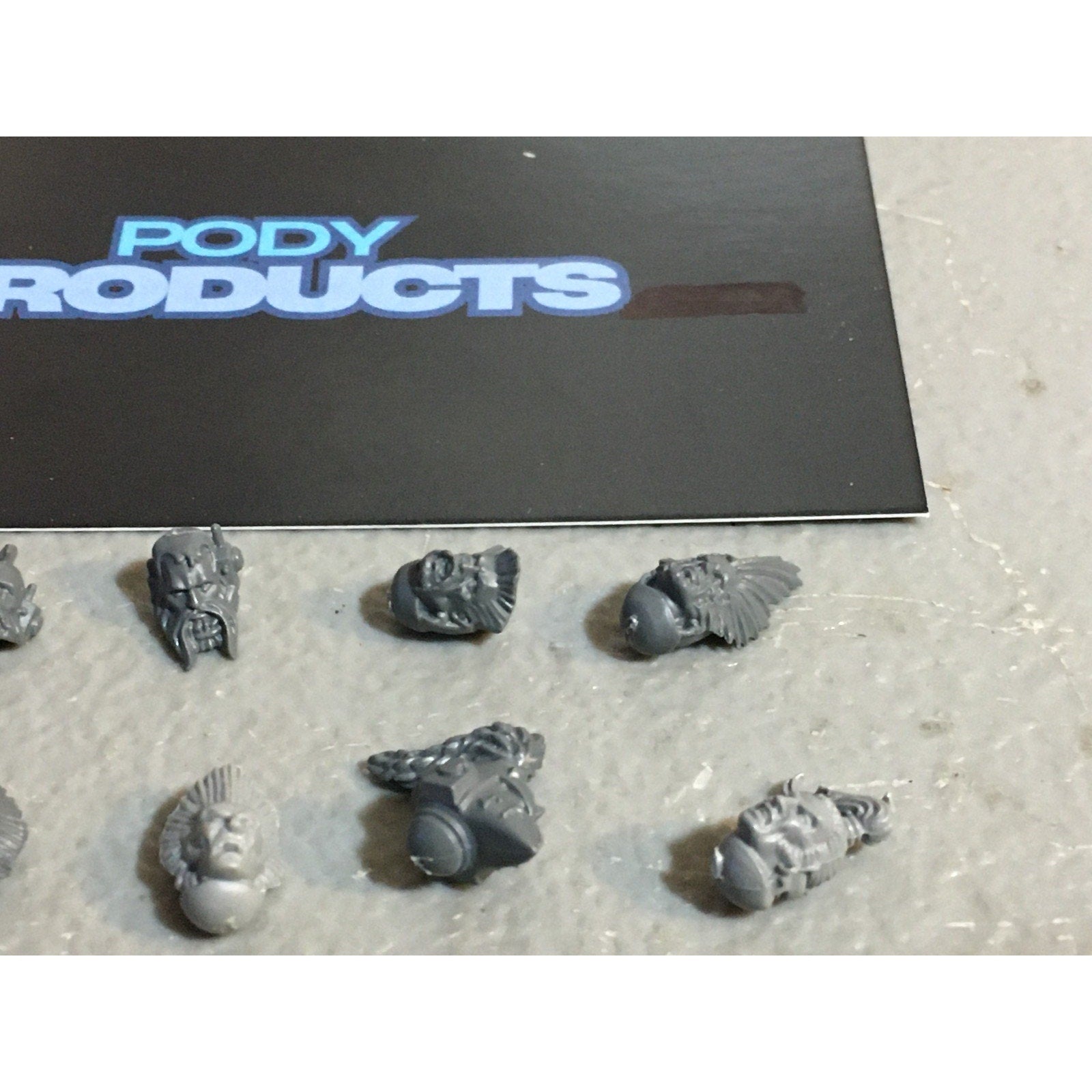 A33576 WARHAMMER 40K SPACE MARINES WOLVES BITS LOT HEADS GW GAMES WORKSHOP