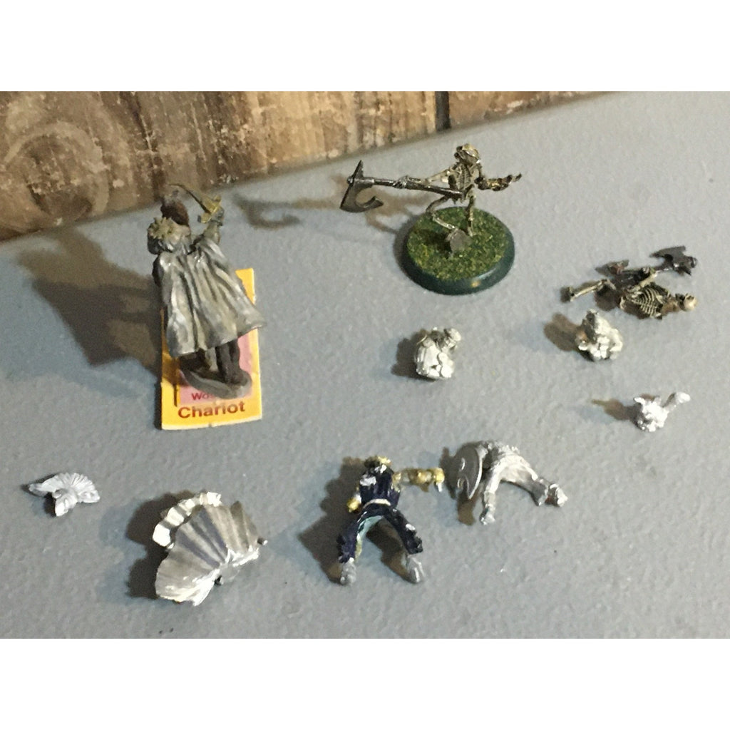 A32578 UNKNOWN MINIATURES METAL LOT KNIGHT SKELETON WARRIOR SOLDIER