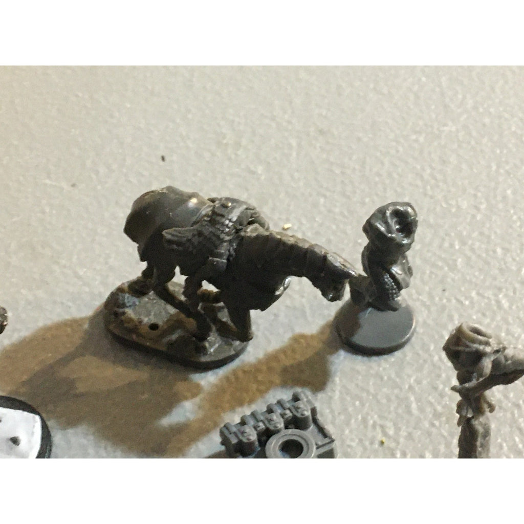 A32575 UNKNOWN MINIATURES PLASTIC DWARF ORC BITS LOT + WIZKIDS D&D TABLETOP RPG