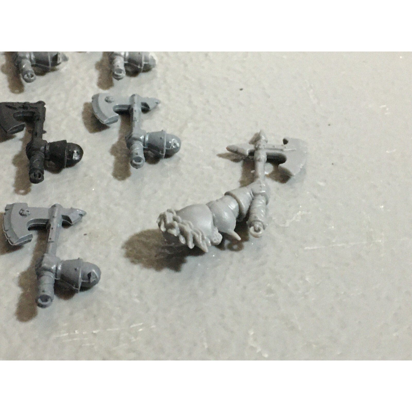 A22212 WARHAMMER FANTASY CHAOS MORTALS BITS LOT AXE HANDS GAMES WORKSHOP