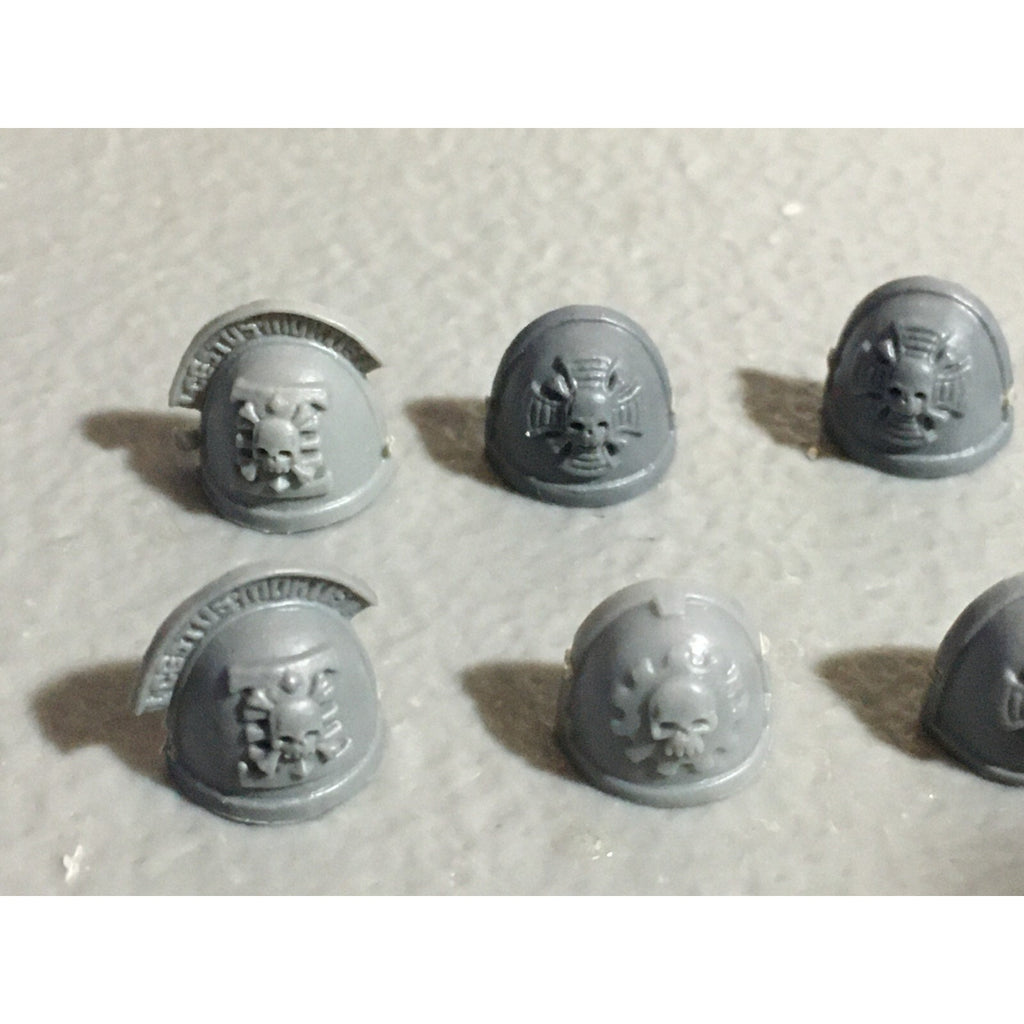 A21967 WARHAMMER 40K SPACE MARINES BITS LOT SHOULDER PADS GAMES WORKSHOP GW