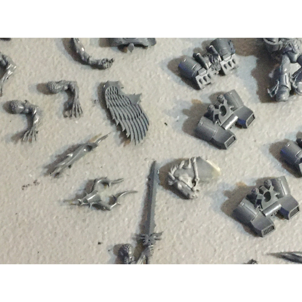 A32586 WARHAMMER 40K FANTASY RANDOM BITS LOT BLOOD ANGELS DAEMON UNDEAD GW