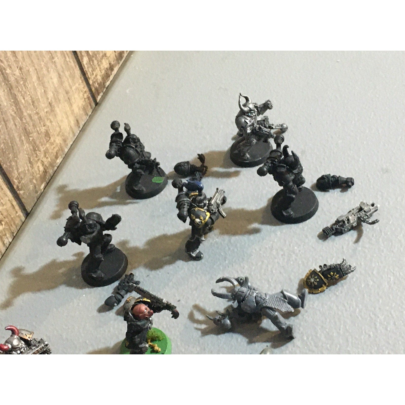 A29237 WARHAMMER 40K CHAOS SPACE MARINES LEGIONARIES 10 PK MISS 4 SHOULDER PADS