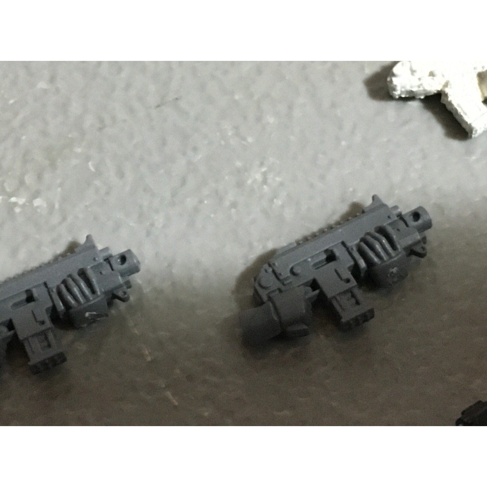 A22267 WARHAMMER 40K SPACE MARINES BITS LOT BOLTERS ARMS GAMES WORKSHOP GW