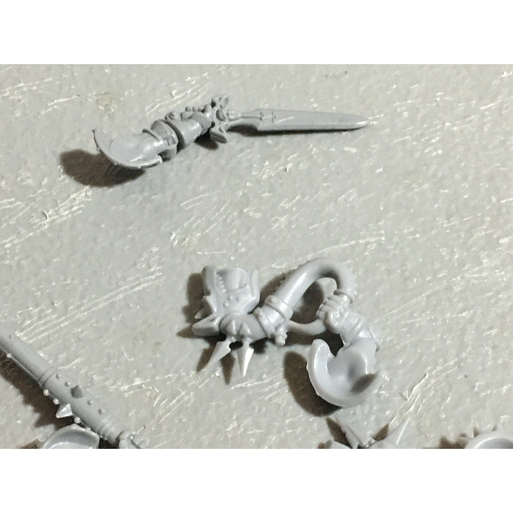 A22251 WARHAMMER FANTASY CHAOS MORTALS BITS LOT WARRIORS KNIGHTS WEAPONS GW OOP