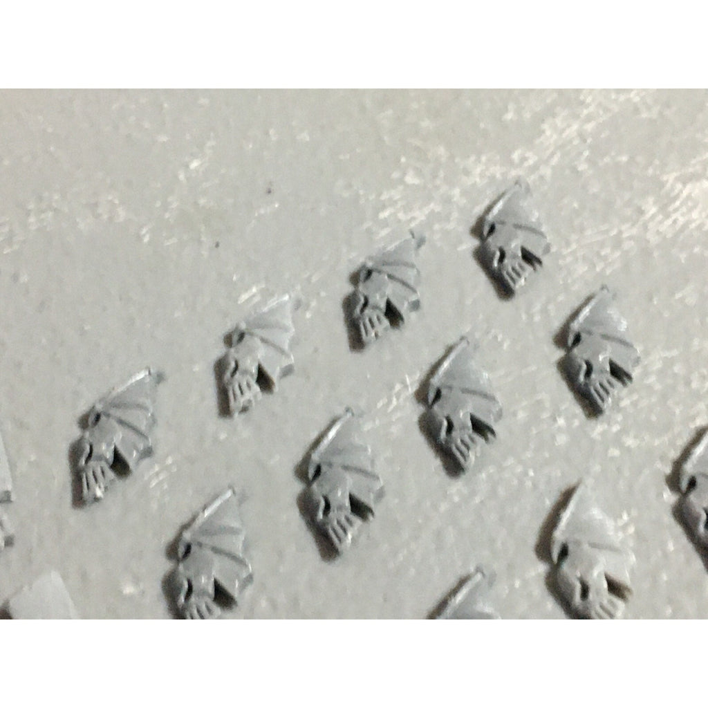 A22067 WARHAMMER FANTASY DARK ELVES BITS LOT SHIELD ICONS GAMES WORKSHOP GW