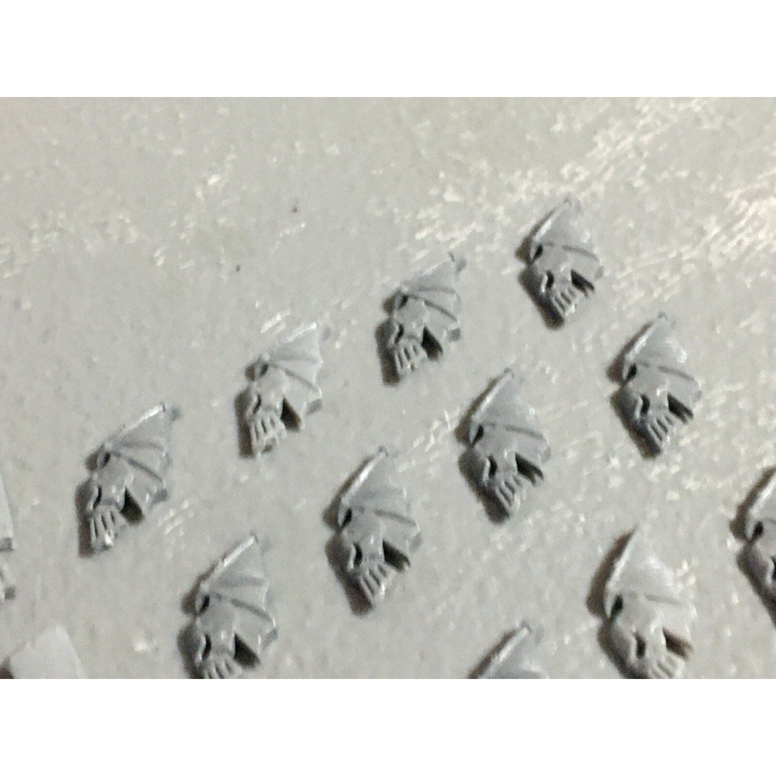 A22067 WARHAMMER FANTASY DARK ELVES BITS LOT SHIELD ICONS GAMES WORKSHOP GW
